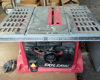 Skilsaw Table Saw, Model 3310, Powers On 