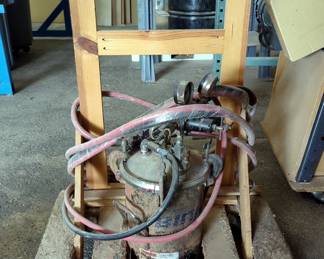 Binks Pressure Tank, Powers On