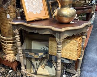 Vintage multi-tiered accent table with bobbin spindle-turned legs, brass vase, framed art