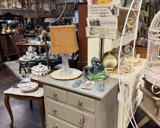 crystal lamp, 5 drawer chest