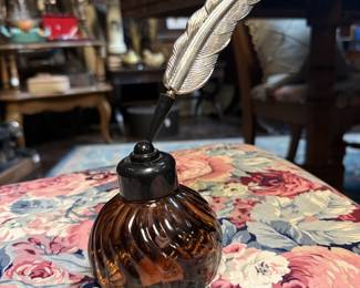 Avon After shave inkwell decanter Windjammer scent in a swirled amber glass bottle with decorative quill pen stopper 