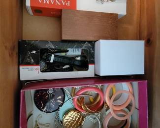 Some costume jewelry and watches 