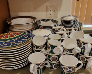 Pfaltzgraff "Royal Holiday" dish set