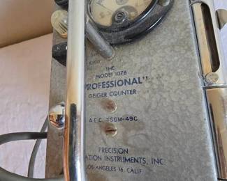 Vintage Model 1078 Professional Geiger Counter