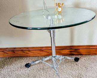 Drum Style End Table With Two Drum Figurines
