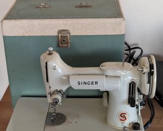 Antique Singer sewing machine w/ case