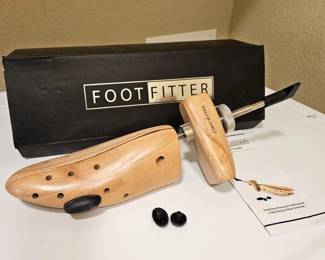  FootFitter 2-Way Shoe Stretcher Men’s Large Wood Adjustable with Box