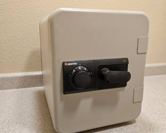 Sentry Fire Safe Model 1250 Combination Lock 1 Hr Fire Rated 15x17x17