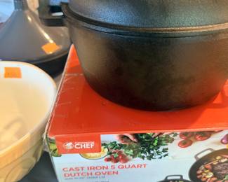 Cast iron Dutch oven 