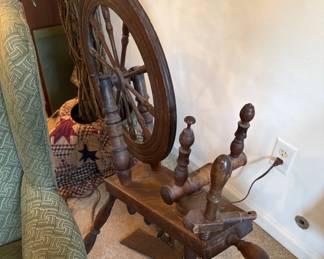 Antique spinning wheel