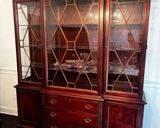 To BID on this item please go to Dothan CTBids  This ONLINE Estate Sale begins closing on Thursday, 4/30 @ 5:30!!  Don't forget to place your MAX PROXY BID & Let the CTBids System BID 4 YOU! PU is in Dothan!  Specific address will be provided to winning bidders on their invoices!! Sale ends 4/30 start'g @ 5:30 – Pick-up will be on SATURDAY 5/2