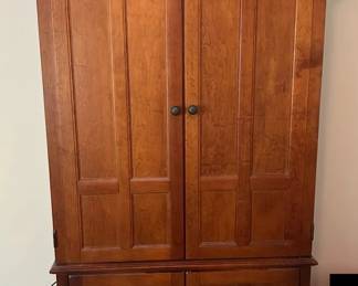 To BID on this item please go to Dothan CTBids  This ONLINE Estate Sale begins closing on Thursday, 4/30 @ 5:30!!  Don't forget to place your MAX PROXY BID & Let the CTBids System BID 4 YOU! PU is in Dothan!  Specific address will be provided to winning bidders on their invoices!! Sale ends 4/30 start'g @ 5:30 – Pick-up will be on SATURDAY 5/2....  Shipping is available on certain items at Buyers Cost.