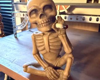 Smoking skeleton