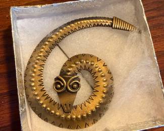Serpent  pin 
