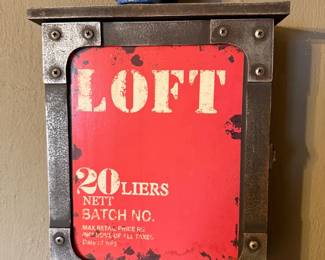 Metal shelf unit 