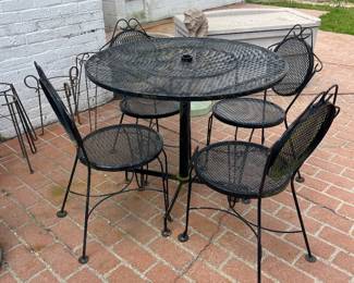 Wrought iron table/chairs