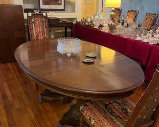 Beautiful oval dining table 