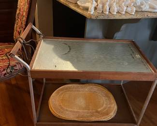 Heated serving cart