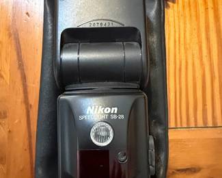 Nikon Speedlight SB-28 Flash Unit