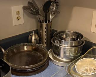 Assorted Kitchenware Set