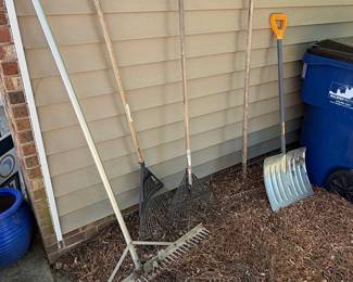 Assorted Garden Tools Set