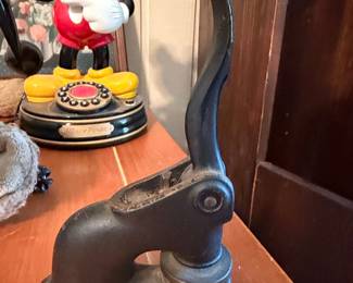 Vintage Cast Iron Notary Public Seal Embosser