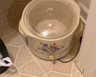 Vintage Rival 4 Qt Crock-Pot Slow Cooker with Floral Decal