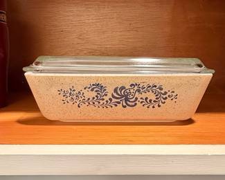 Pyrex "Homestead" Casserole Dish with Lid