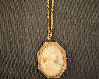 Victorian Carved Shell Cameo Pendant Brooch in Gold Tone