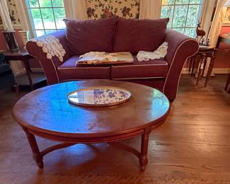 Oval Mahogany Coffee Table with Turned Legs and Decorative Inlay