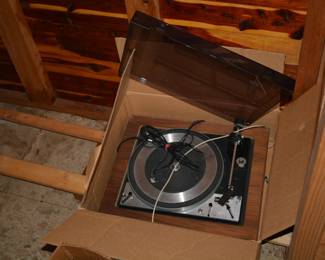 VINTAGE TURNTABLE
