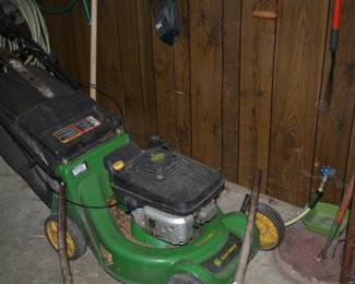 JOHN DEER LAWN MOWER
