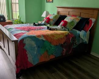 Queen bed with mattress and box springs. Excellent!