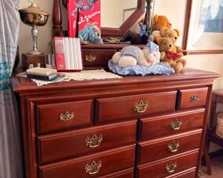 Cherry Wood Dresser Mirror Brass Pulls Teddy Bears Silver Trophy Cup Bedroom Furniture Traditional