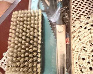 Vintage Vanity Set Silver Hairbrush Comb Mirror Grooming Set Lace Doily Dresser Top Accessories