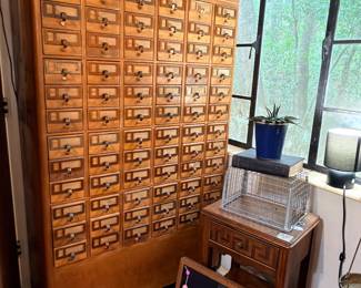 One of this is sold! Hurrah! The vintage liBeautiful vintage library çard catalogue… One left! Easy moving actually because all the drawers come out…