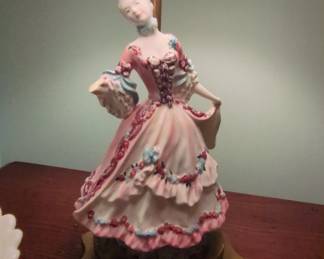 Dresden Lace Porcelain Figural Table Lamp second image