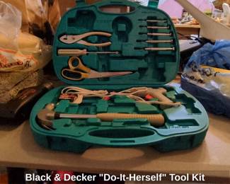 Black  Decker DoItHerself Tool Kit second image