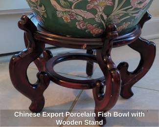 Chinese Export Porcelain Fish Bowl with Wooden Stand third image