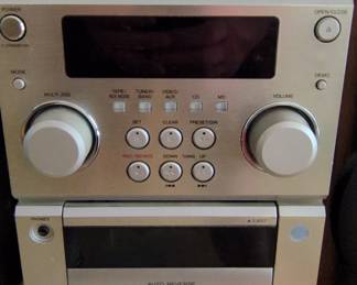 Aiwa XRM Compact Disc Stereo System second image