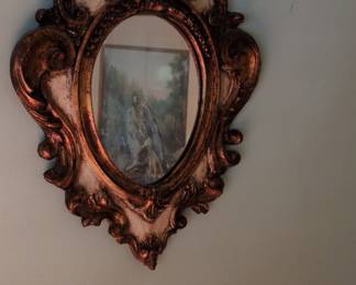 Ornate Gilt Oval Mirror with Acanthus Leaf Carvings