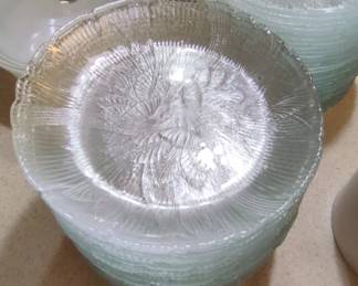 Arcoroc Canterbury Crocus Embossed Glass Salad Plates second image