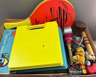 392 lotofvintagecraftsandtoys