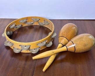 424 woodenmaracasandtambourine