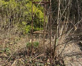 563 metalgardenobelisktrelliswithrustf