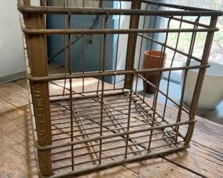 060 lowelldairyantiquewiremilkbottlecr