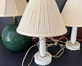 192 pairvintagemilkglasshobnailtablela