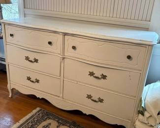 488 bassettfrenchprovincialdresser