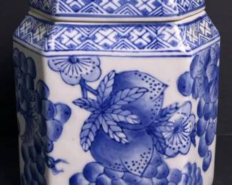 031 blueandwhitefruitfloralmotifporcel