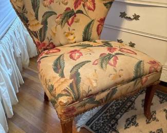 489 vintagefloralslipperchairneedsuphol